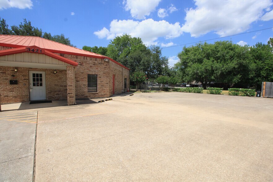 More Photos Of 3421 E Walnut St, Pearland Daycare Center For Sale