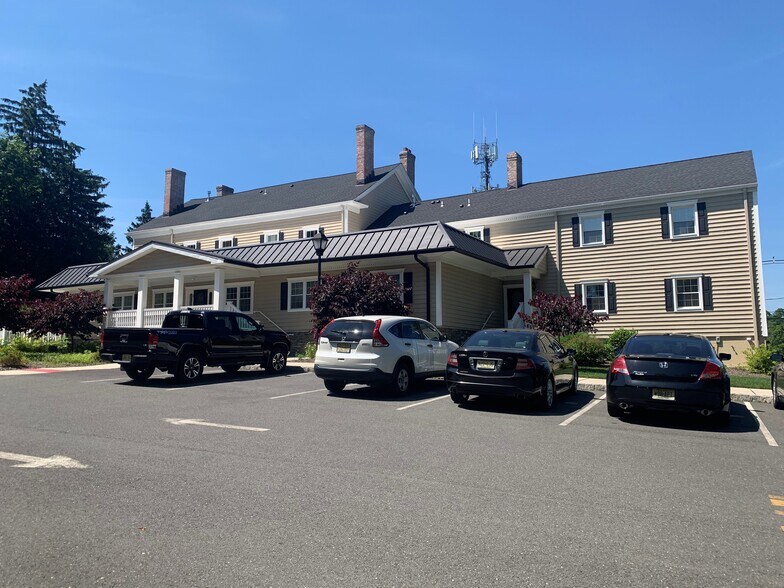 More Photos Of 18 Kings Hwy, Middletown Office For Sale