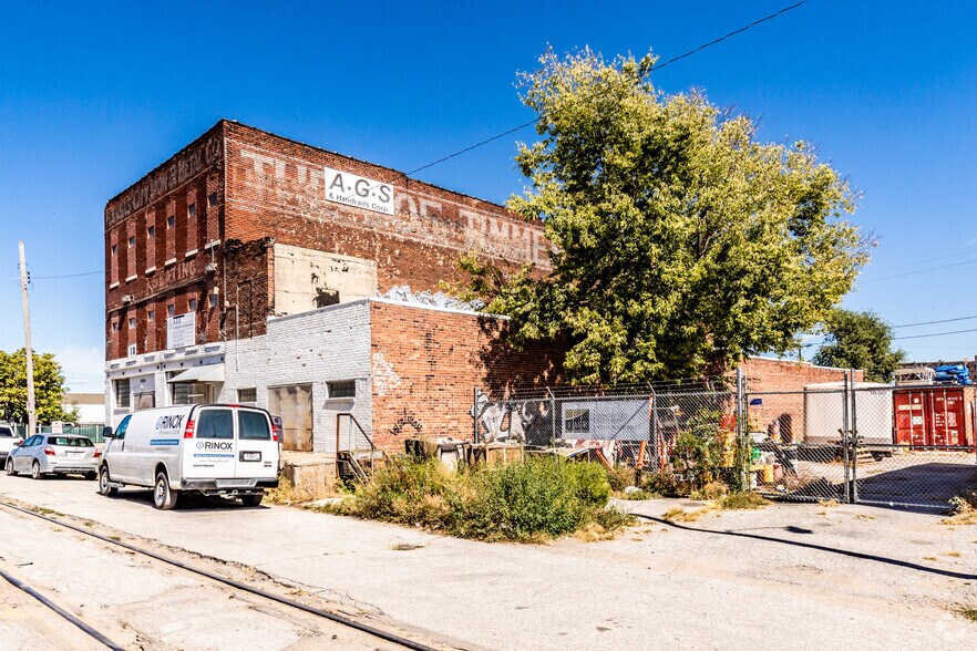 More Photos Of 909 State Line Rd, Kansas City Warehouse For Sale