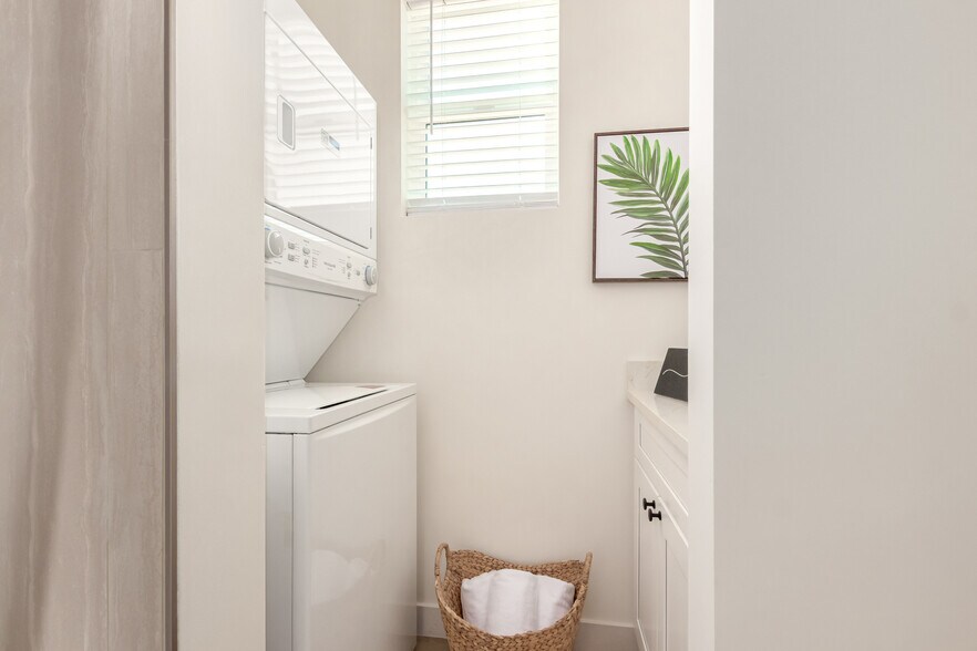 More Photos Of 411 32nd Pl, Phoenix Apartments For Sale