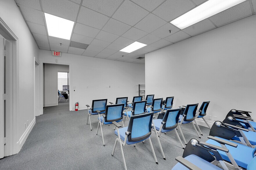 More Photos Of 2328 10th Ave N, Lake Worth Office For Lease