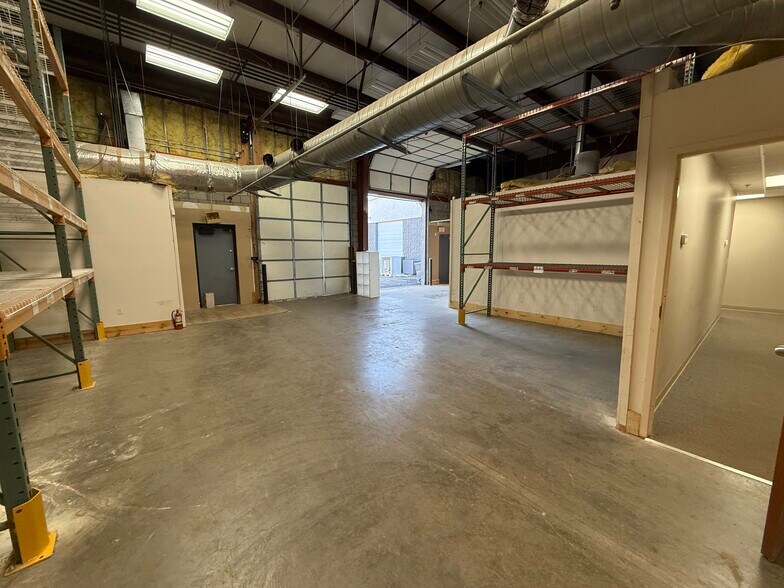 More Photos Of 12635-12651 Hemlock St, Overland Park Showroom For Sale