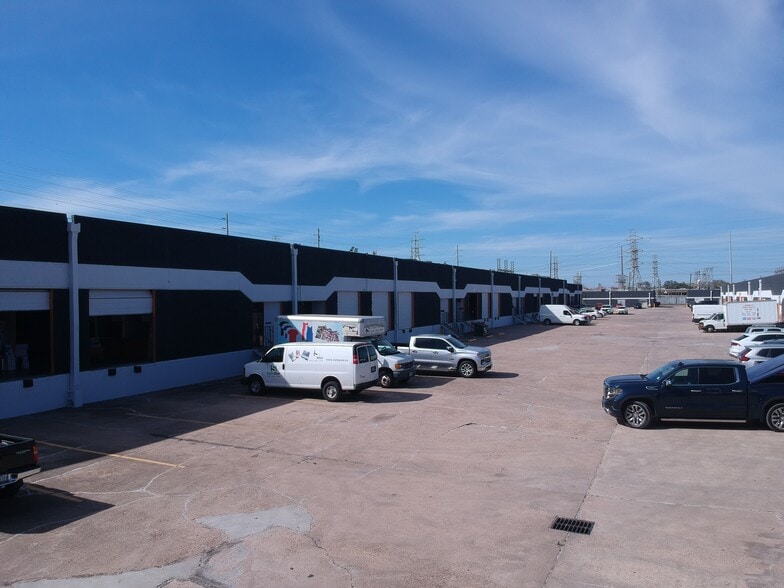 More Photos Of 9941-9949 Harwin Dr, Houston Unknown For Lease