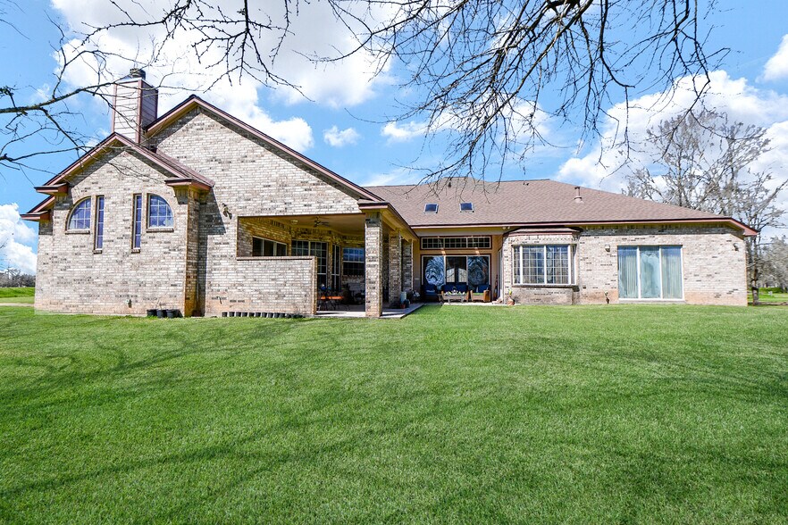 More Photos Of 540 Chisolm Trl, Wallis Manufactured Housing Mobile Home Park For Sale