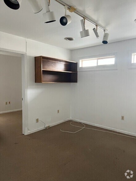 More Photos Of 510 S Sycamore St, Petersburg Medical For Lease