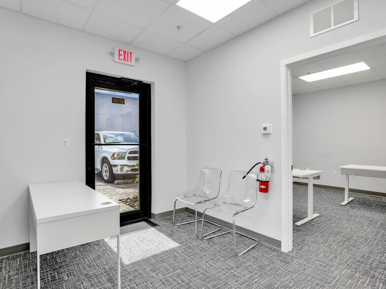 More Photos Of 8801 Business Park Dr, Fort Myers Warehouse For Sale