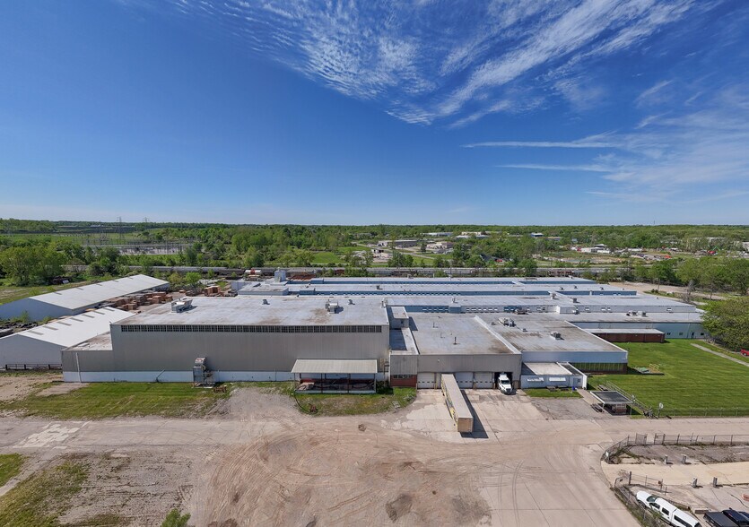 More Photos Of 951 Aiken St, Owosso Manufacturing For Lease
