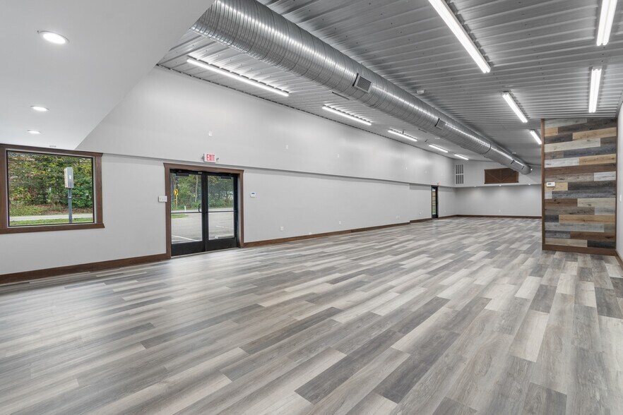 More Photos Of 4291 Manchester Ave NW, North Lawrence Office For Sale