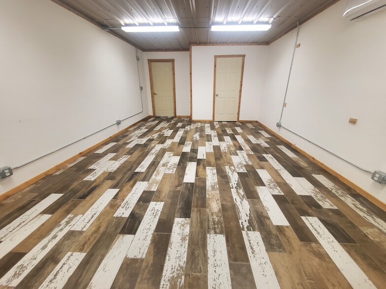 More Photos Of 11130 N Highway 75, Willis Light Distribution For Lease