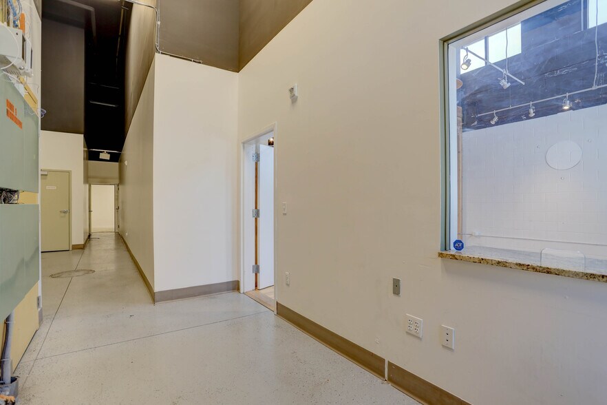More Photos Of 11083-11093 E Mississippi Ave, Aurora Storefront For Lease