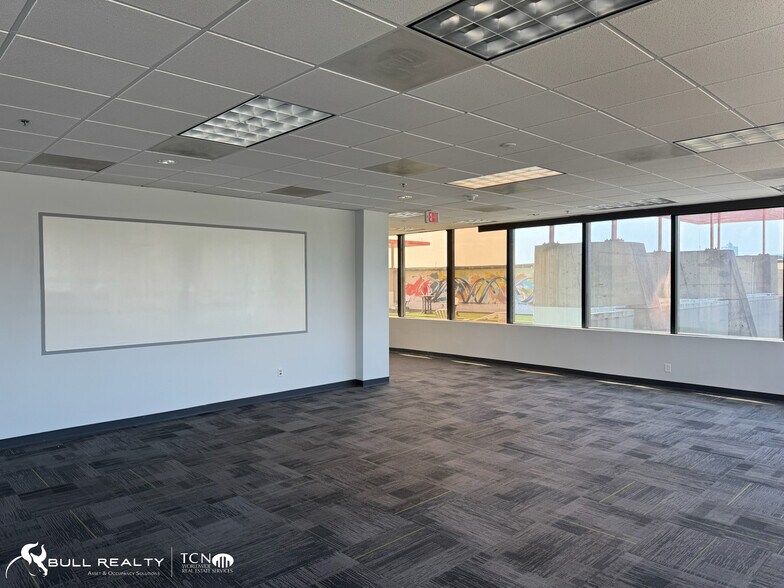 More Photos Of 550 Pharr Rd NE, Atlanta Office For Sale