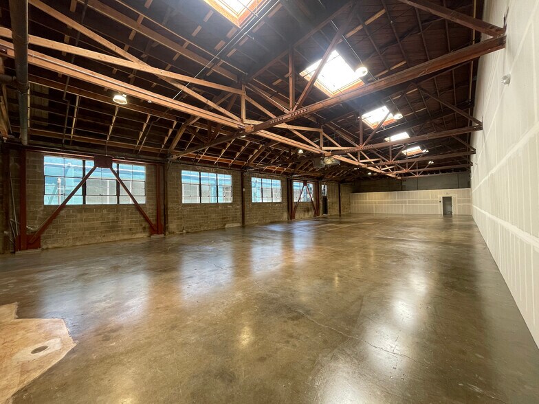 More Photos Of 1483 67th St, Emeryville Warehouse For Lease