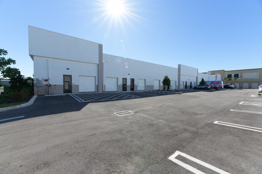 More Photos Of 230 N Congress, Lake Park Flex For Lease