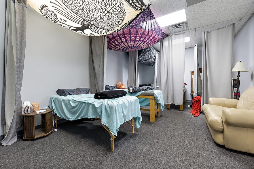 More Photos Of 42560 Van Dyke Ave, Sterling Heights Medical For Lease