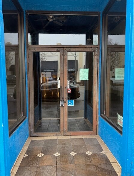 More Photos Of 1712 California St, Redding Storefront For Lease