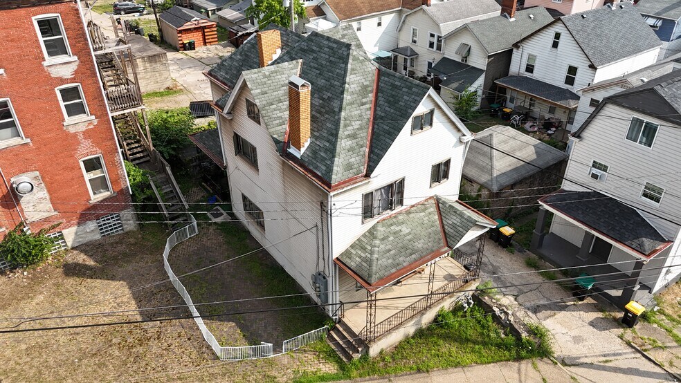 More Photos Of 900 Island Ave, McKees Rocks General Retail For Sale