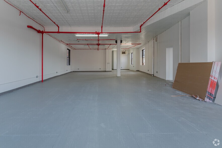 More Photos Of 3511 9th St, Long Island City Office Residential For Lease