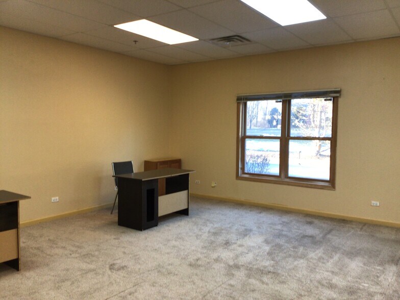More Photos Of 1401-1411 McHenry Rd, Buffalo Grove Medical For Lease