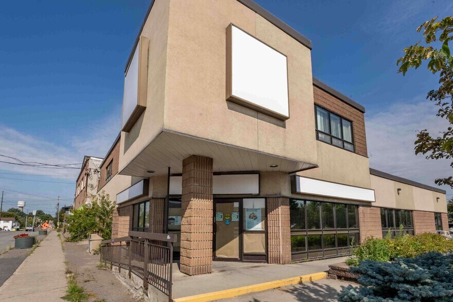 More Photos Of 29 Main St E, Chelmsford Office For Sale