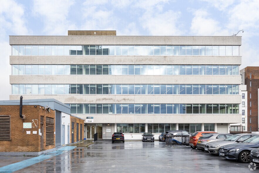 More Photos Of Charles Sq, Bracknell Coworking Space