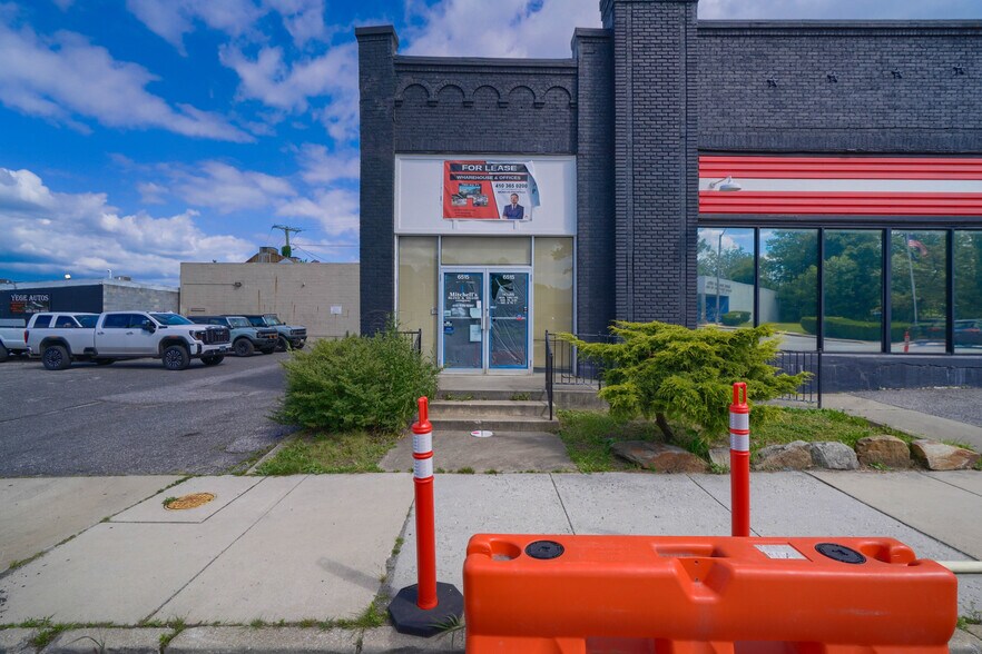 More Photos Of 6515 Belair Rd, Baltimore Light Manufacturing For Sale