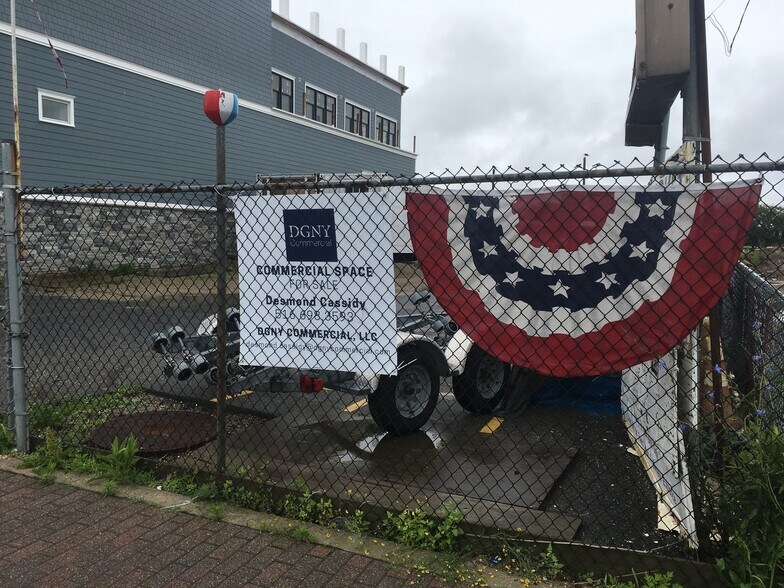 More Photos Of 405 Woodcleft Ave, Freeport Land For Sale