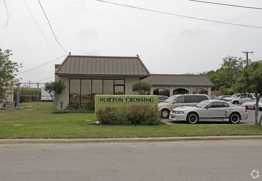 More Photos Of 3211 Norton Dr, Richland Hills Office For Lease