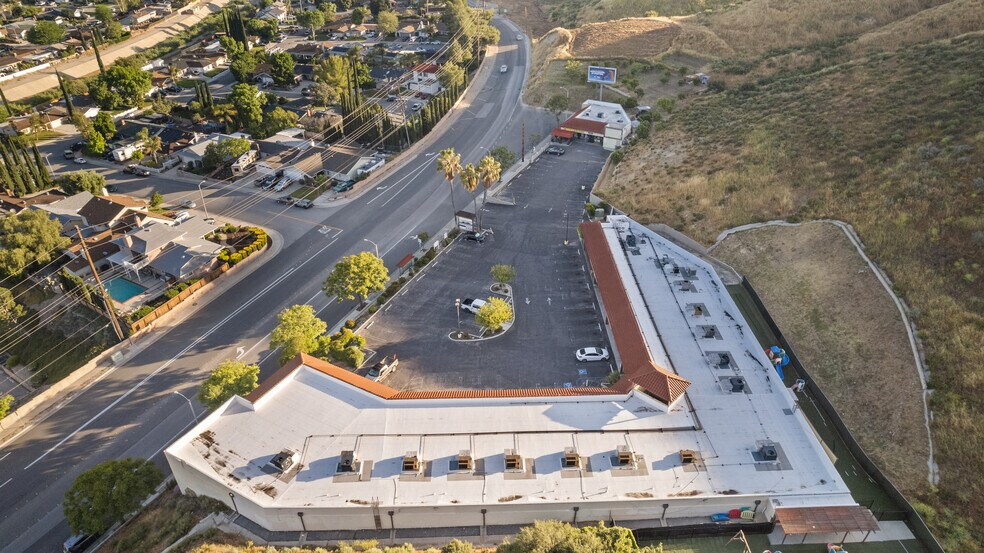 More Photos Of 28200 Bouquet Canyon Rd, Santa Clarita Storefront For Lease