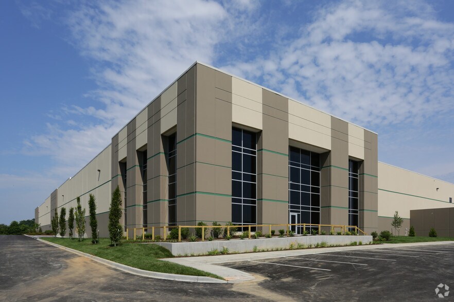 More Photos Of 548 Cedar Grove Rd, Shepherdsville Distribution For Lease