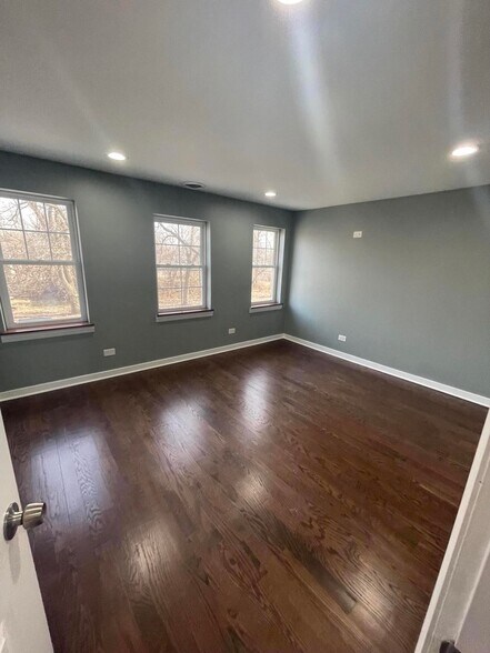 More Photos Of 4128 Washington St, Gary Apartments For Sale