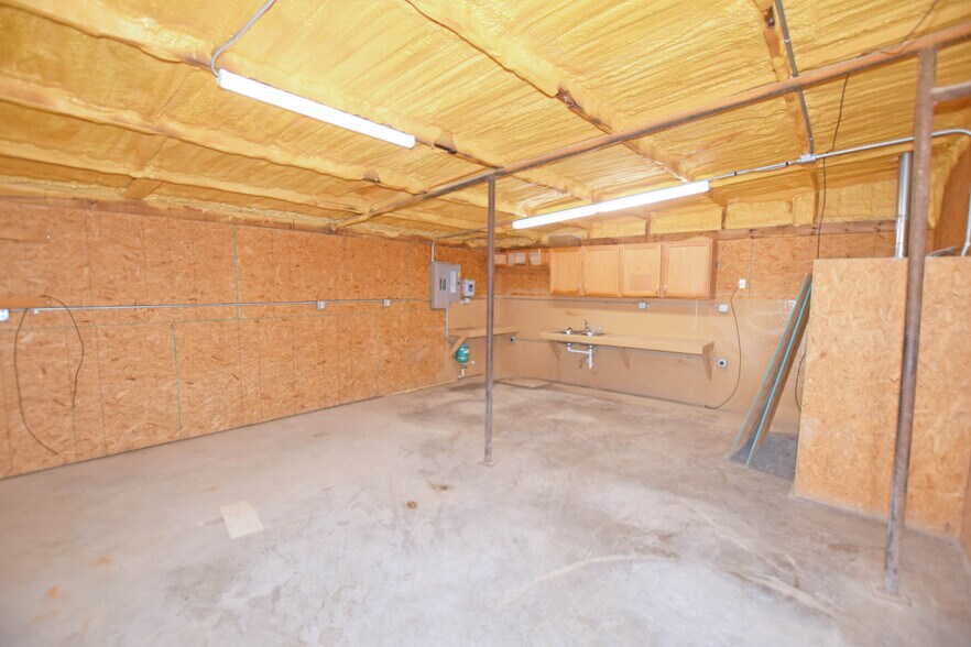 More Photos Of 305 E 57th St, Odessa Warehouse For Sale