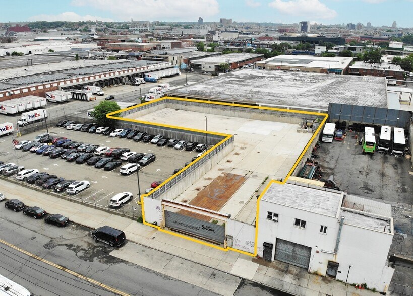 Primary Photo Of 254 Maspeth Ave, Brooklyn Land For Lease