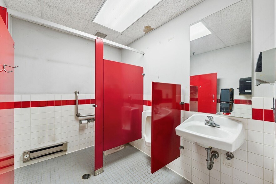 More Photos Of 4388 Shoreline Dr, Spring Park Storefront Retail Office For Sale