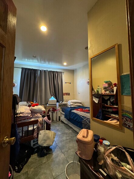 More Photos Of 13204 Jamaica Ave, Richmond Hill Storefront Retail Residential For Sale