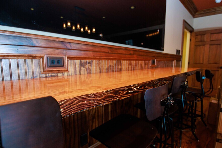 More Photos Of 106 N Alexander Ave, Washington Office For Sale