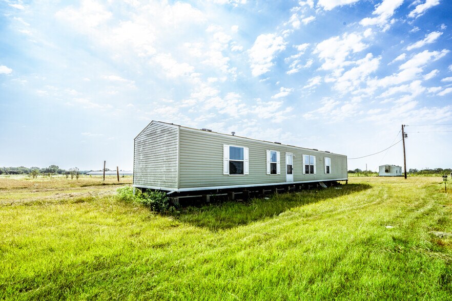 More Photos Of 3585 AN County Road 2701, Tennessee Colony Specialty For Sale