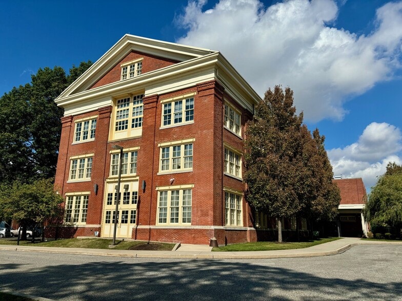 More Photos Of 5101 S Broad St, Philadelphia Office For Lease