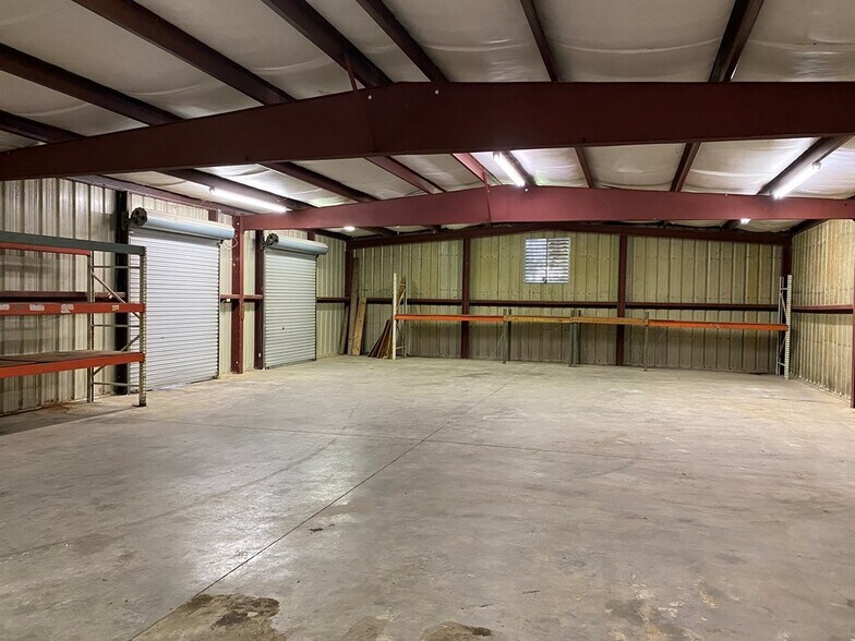 More Photos Of 74 Gateway Dr, Midland City Warehouse For Lease