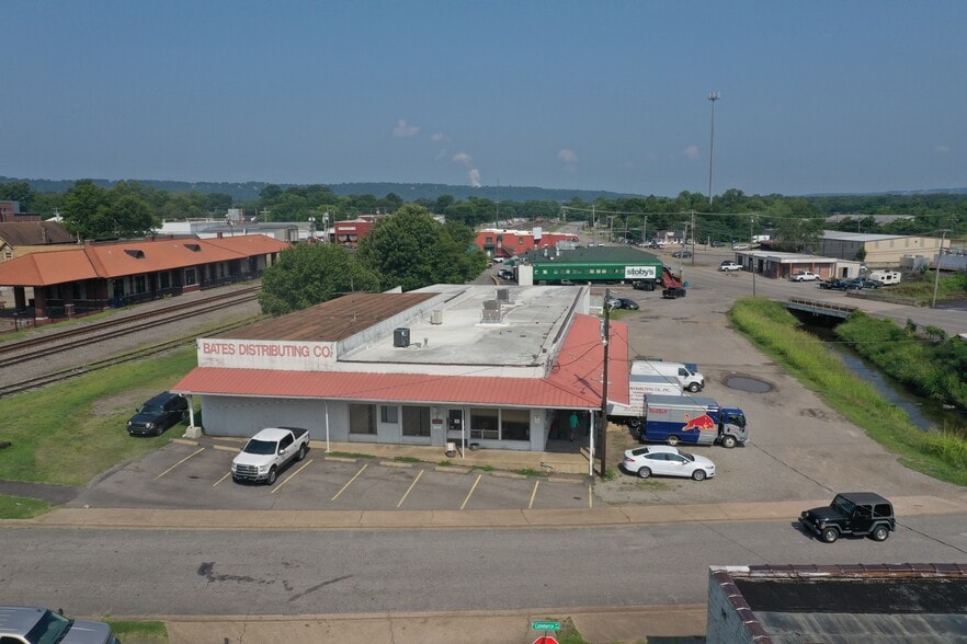 More Photos Of 301 N Commerce Ave, Russellville Warehouse For Sale