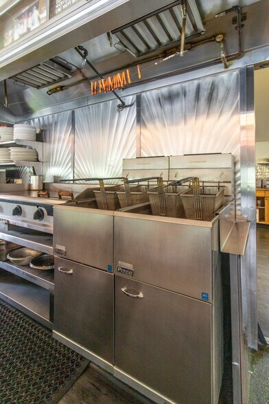 More Photos Of 585 US Route 5, Coventry Specialty For Sale