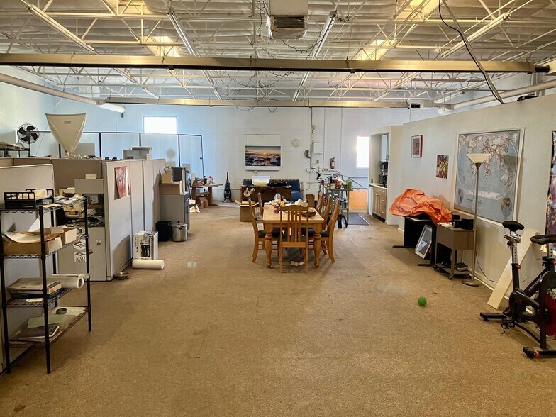 More Photos Of 137 S Lincoln St, Denver Showroom For Lease