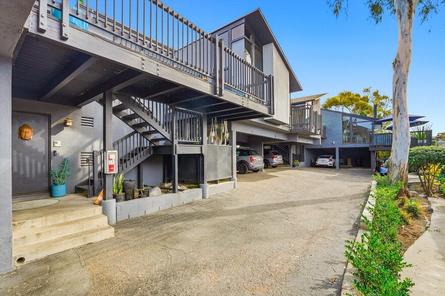 More Photos Of 2101 Glenneyre St, Laguna Beach Apartments For Sale