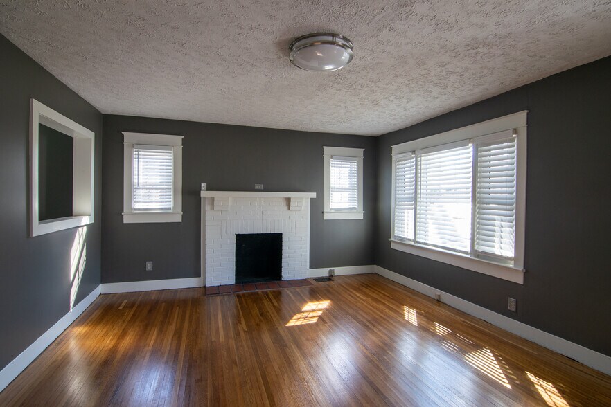More Photos Of Off Goodlettsville town square, Goodlettsville Loft Creative Space For Sale
