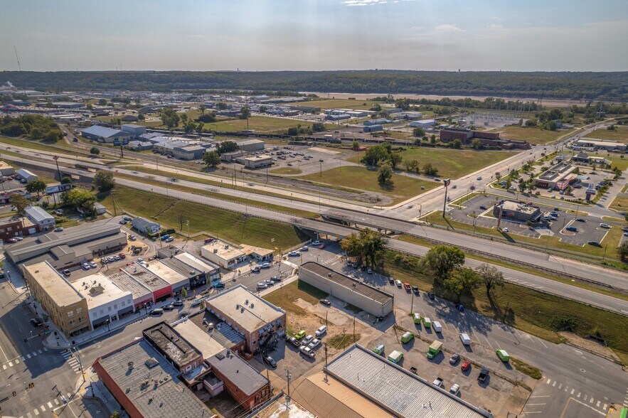 More Photos Of 116-118 N Main St, Sand Springs Storefront Retail Residential For Sale
