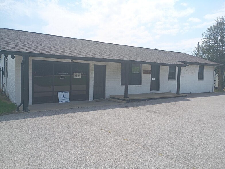 More Photos Of 1008 Troy Ofallon Rd, Troy Office For Lease