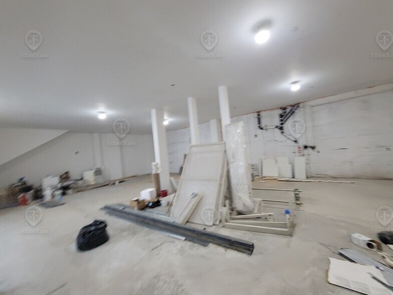 More Photos Of 320 E 204th St, Bronx General Retail For Sale