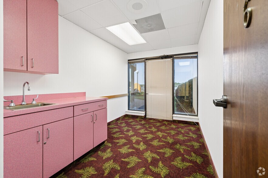 More Photos Of 1080 Caroline Dr, Washington Medical For Sale