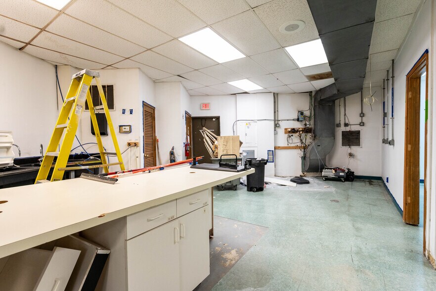 More Photos Of 11813 W 77th St, Lenexa Office For Sale