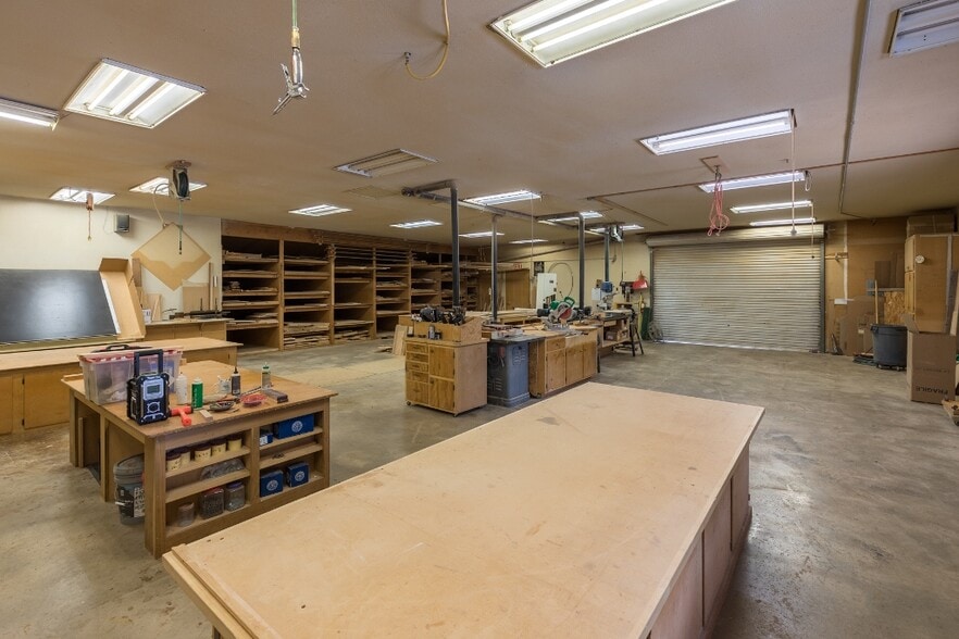 More Photos Of 8939-8941 Skyway, Paradise Warehouse For Sale