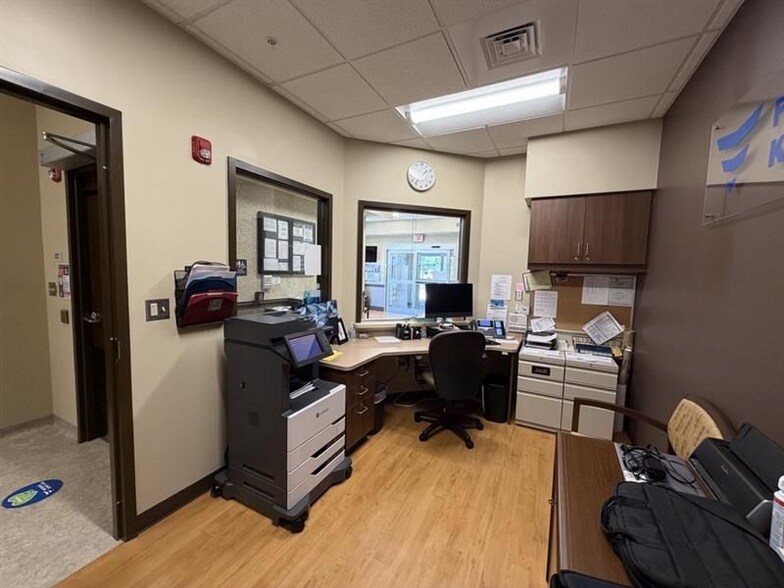 More Photos Of 801 W Bristol St, Elkhart Medical For Lease